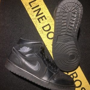 Air Jordan 1 Retro Mid ‘Black’